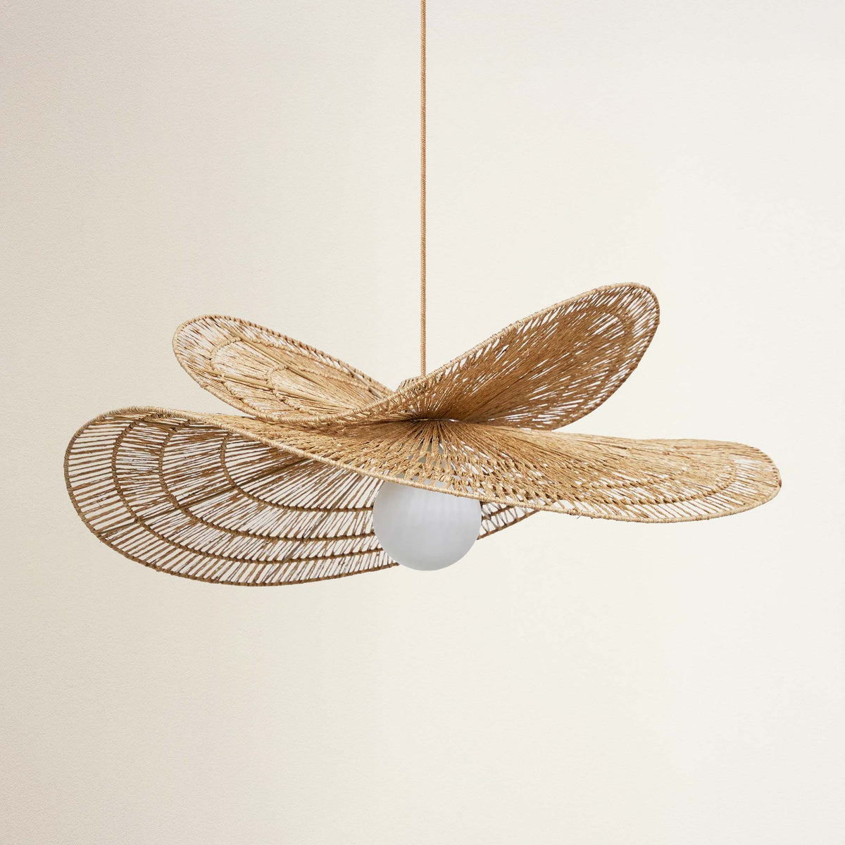 Suspension Whisper Leaf en rotin