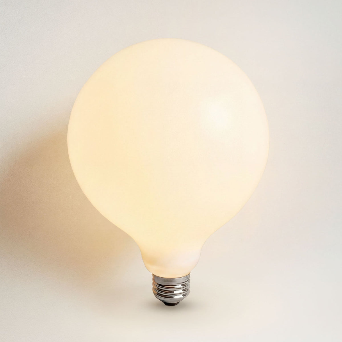 Ampoule LED G125 blanc doux E27/2700K/8W