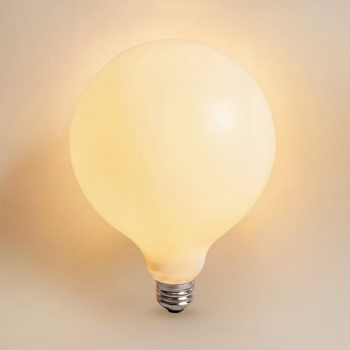 Ampoule LED G125 blanc chaud E27/3000K/8W
