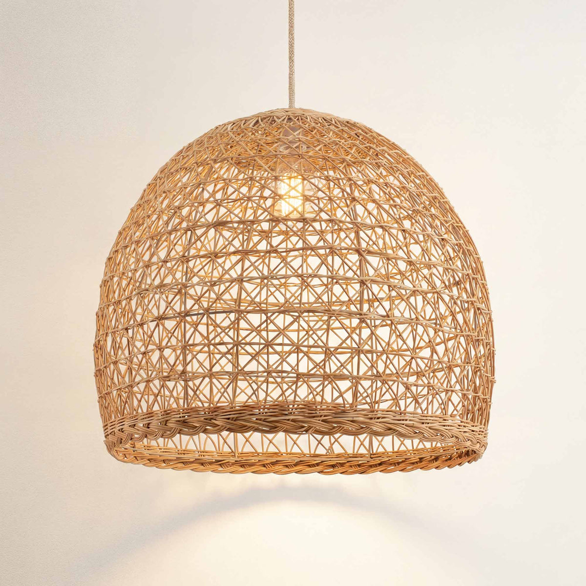 Suspension extérieure Lumiere en rotin