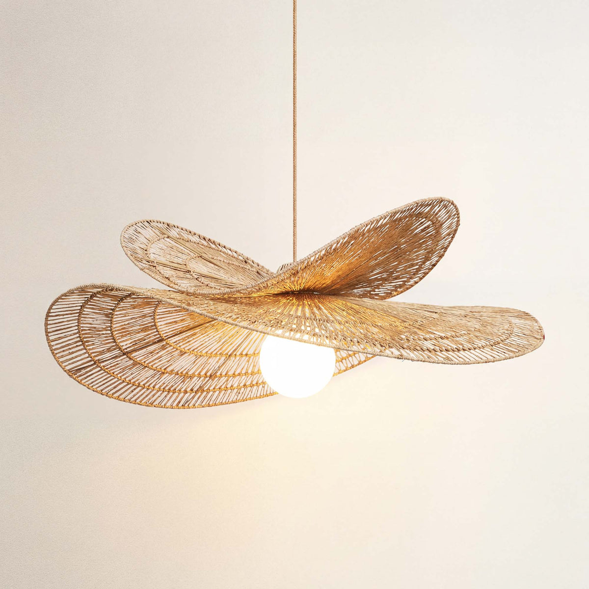 Suspension extérieure Whisper Leaf en rotin